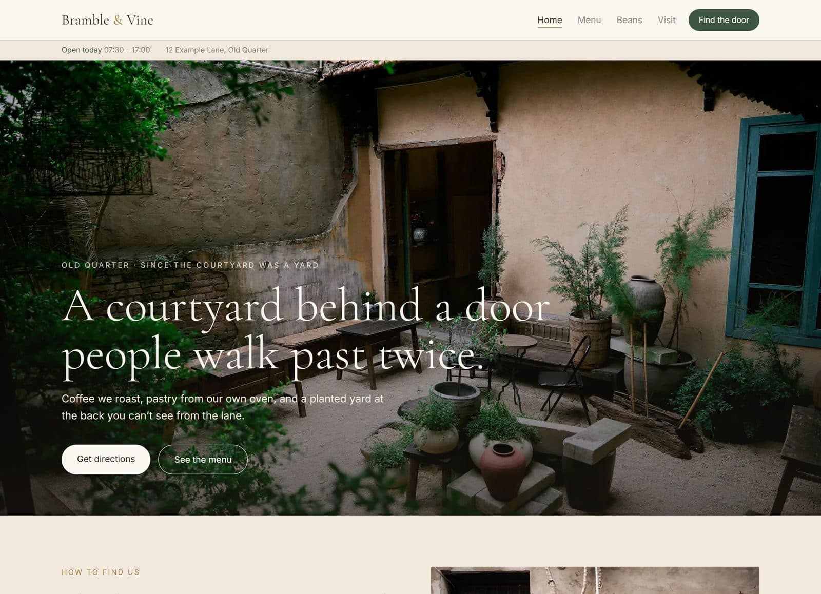 La portada de Bramble & Vine: una fotografía del patio a todo ancho bajo el titular, con los botones de cómo llegar y de carta.
